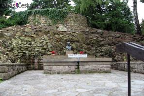 Památník Edvarda Beneše v Sezimově Ústí