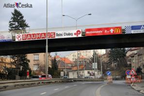 Most přes ulici V Holešovičkách