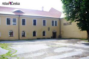 Bývalý minoritský klášter se zříceninou kostela - Stříbro