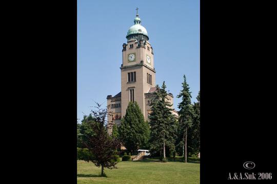 Věž kostela sv. Václava v Bohnicích