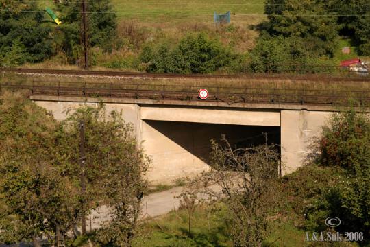 Železniční most přes Čelákovickou ulici