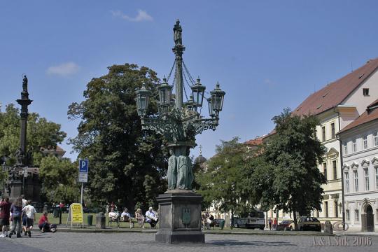 Kandelábr na Hradčanském náměstí