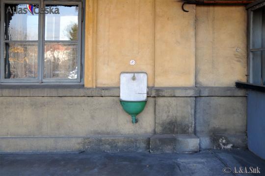 Pítko (zdroj vody) na nádraží Praha Řeporyje - 