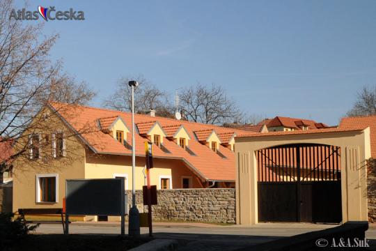 Dům s Panenkou Marií v Praze Lochkově - 