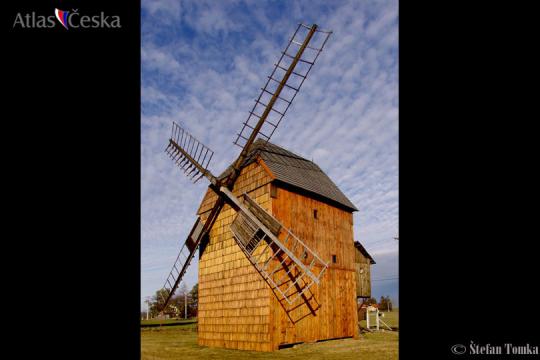 Větrný mlýn v Cholticích - 