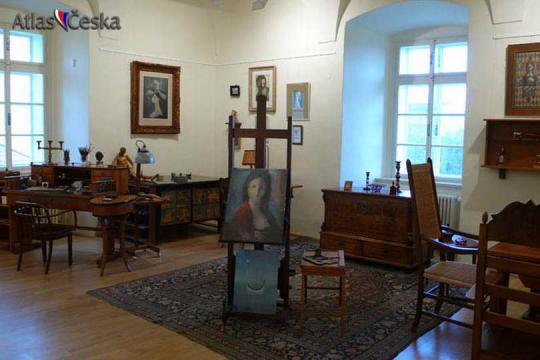Chvalský zámek v Horních počernicích - stálá expozice Národního muzea - 