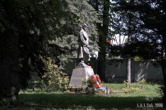 Pomník Rudé armádě ve Vinoři - 