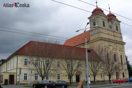 Bývalý klášter minoritů s kostelem sv. Anny - Kukleny - 