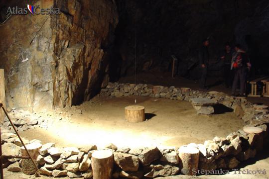 Jeskyně Býčí skála - 