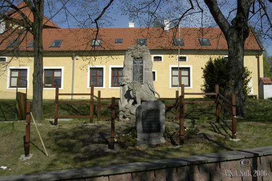 Pomník obětem německé okupace - ulice K Jízdárně - 