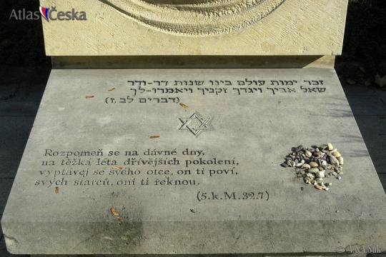 Pomník Židům, kteří zahynuly ve II. sv. válce - 