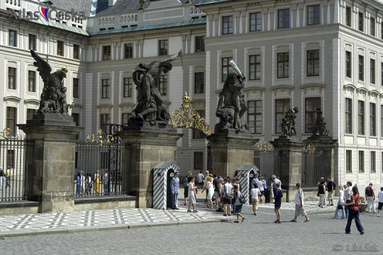 Brána Pražského hradu - hlavní - 