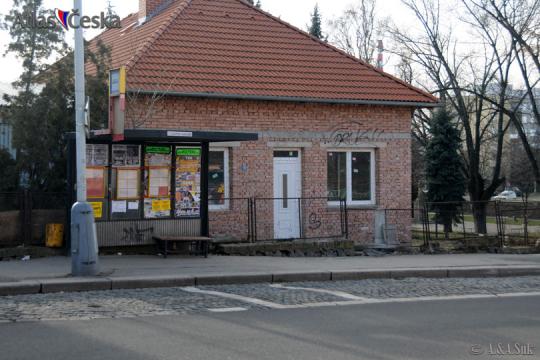 Autobusová zastávka Čakovický zámek - 
