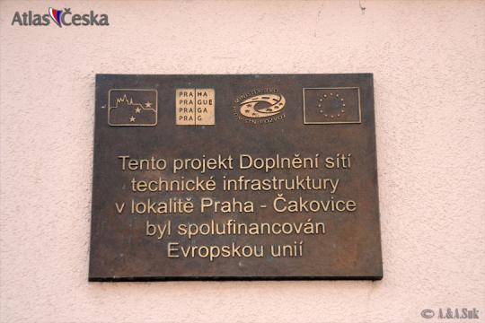 Pamětní deska o financování rozvoje Čakovic - 