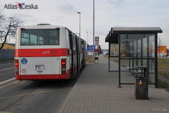 Autobusová zastávka Obchodní centrum Čakovice - 