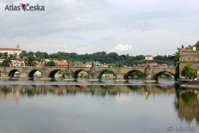 karluv_most_ze_smetanovo_nabr